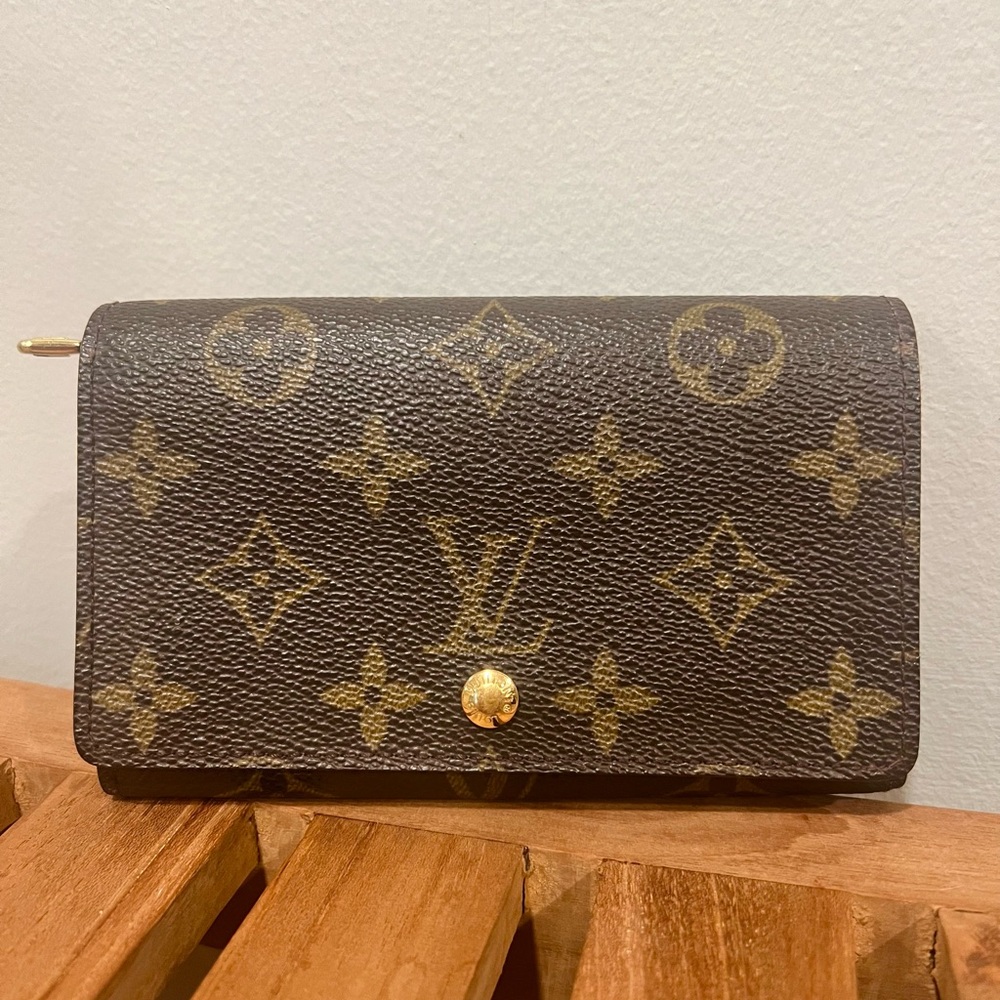 Authentic Louis Vuitton Classic Monogram Wallet in Brown and Gold